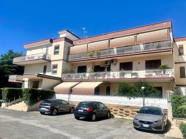 appartamento in vendita a Roma in zona Romanina