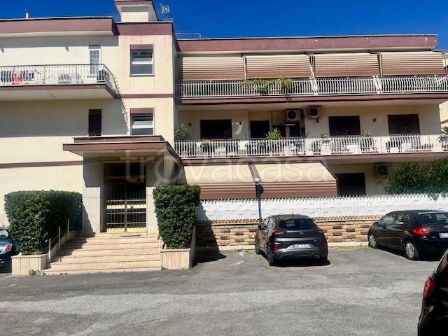 appartamento in vendita a Roma in zona Romanina