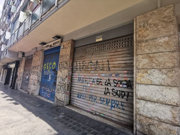 locale commerciale in vendita a Roma in zona Appio Claudio