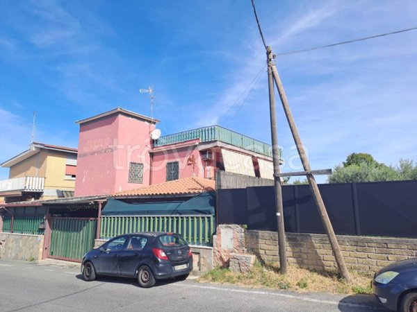 casa indipendente in vendita a Roma in zona Finocchio