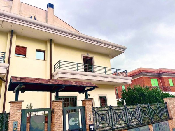 appartamento in vendita a Roma in zona Finocchio