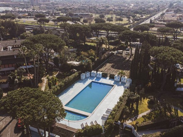 casa indipendente in vendita a Roma in zona Casal Palocco