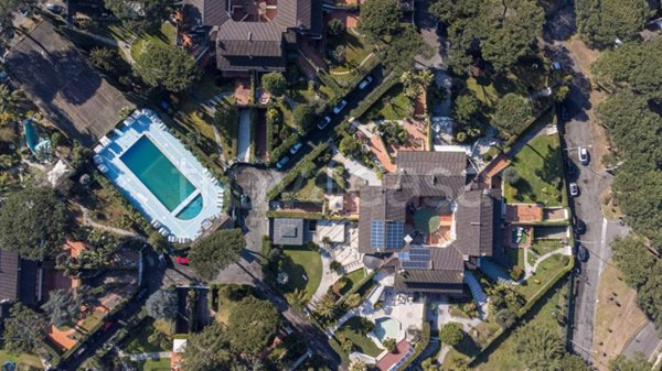 casa indipendente in vendita a Roma in zona Casal Palocco