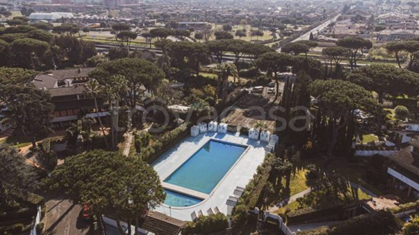 casa indipendente in vendita a Roma in zona Casal Palocco
