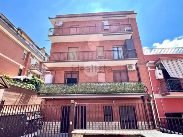 appartamento in vendita a Roma in zona Torre Angela