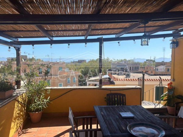 appartamento in vendita a Roma in zona Gianicolense