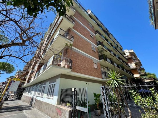 appartamento in vendita a Roma in zona Ardeatino