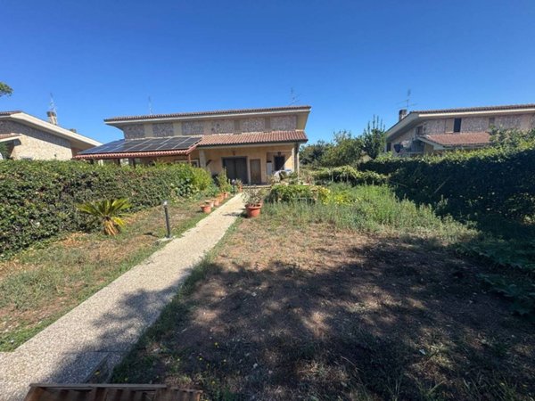 casa indipendente in vendita a Roma in zona Trigoria