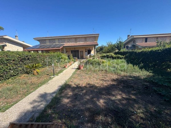 casa indipendente in vendita a Roma in zona Trigoria
