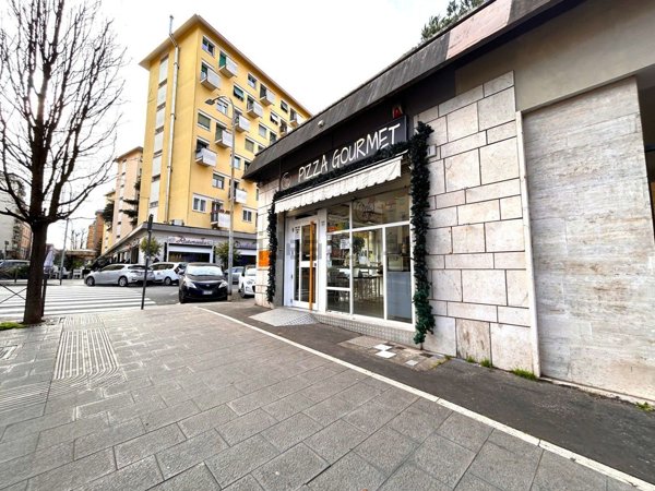 negozio in vendita a Roma in zona Ardeatino