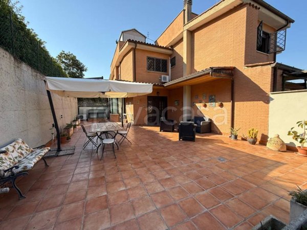 casa indipendente in vendita a Roma in zona Massimina/Casal Lumbroso