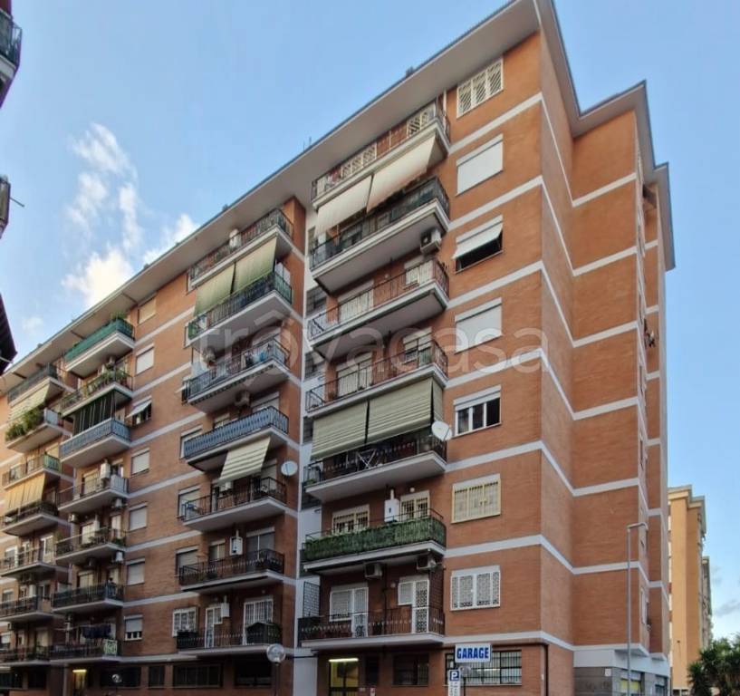 appartamento in vendita a Roma in zona Tuscolano