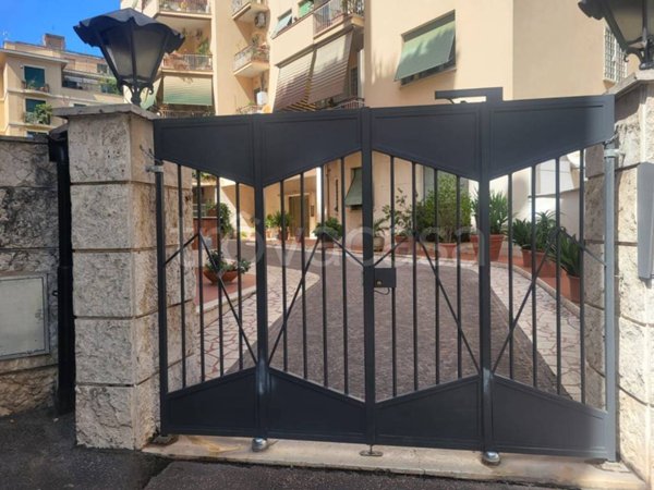 appartamento in vendita a Roma in zona Appio Latino