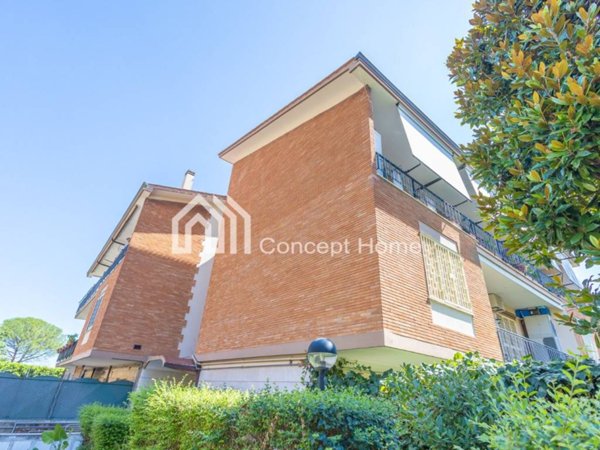 appartamento in vendita a Roma in zona Appio Pignatelli