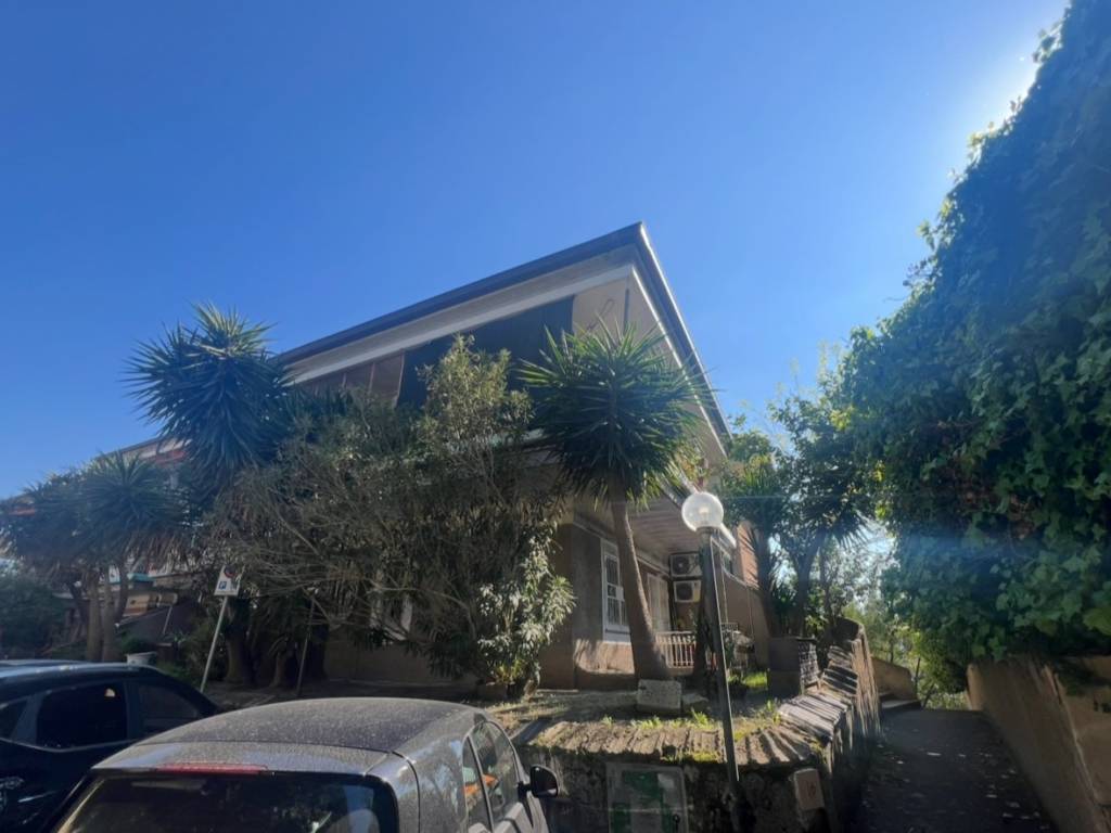appartamento in vendita a Roma in zona Tomba di Nerone