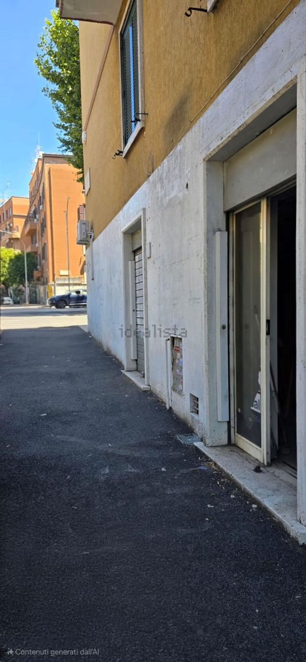 locale commerciale in vendita a Roma in zona Ostiense