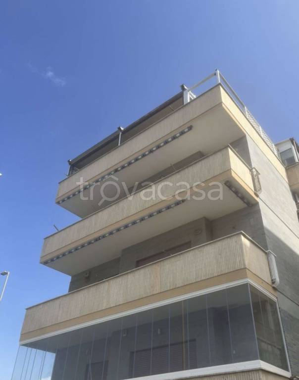 appartamento in vendita a Roma in zona Ostia
