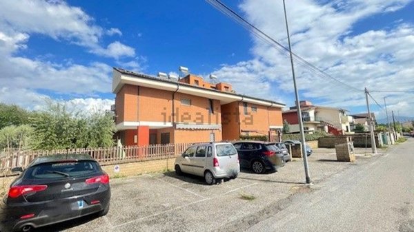 appartamento in vendita a Roma in zona Giardini di Corcolle