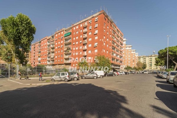 appartamento in vendita a Roma in zona Tuscolano