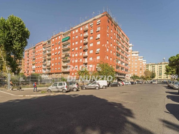 appartamento in vendita a Roma in zona Tuscolano