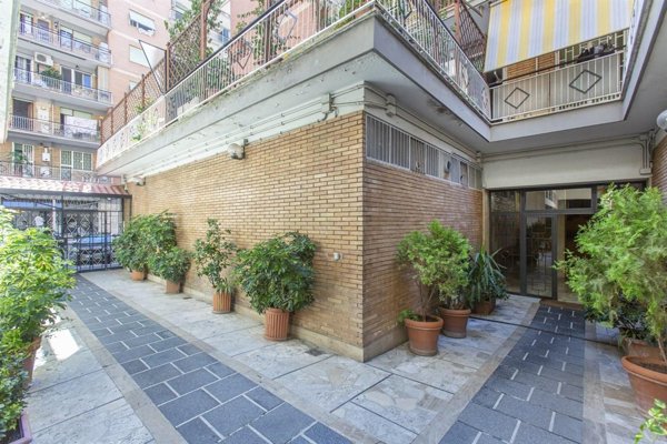appartamento in vendita a Roma in zona Tuscolano