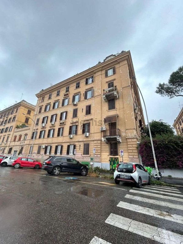 appartamento in vendita a Roma in zona Ostiense