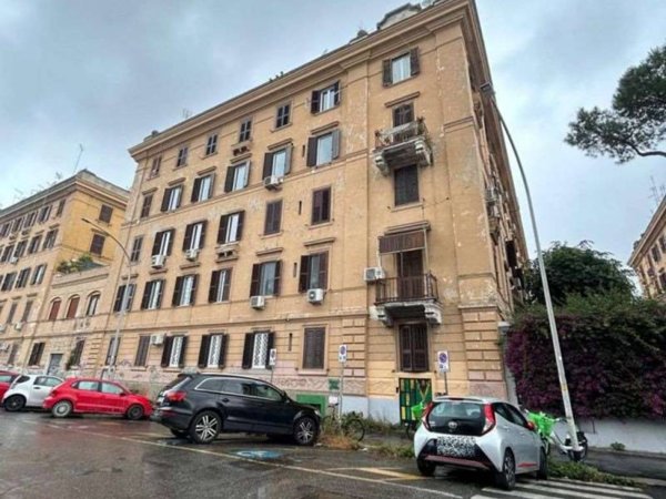 appartamento in vendita a Roma in zona Ostiense
