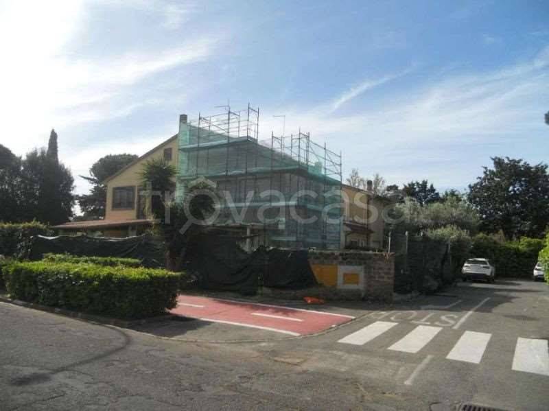 casa indipendente in vendita a Roma in zona Casal Palocco
