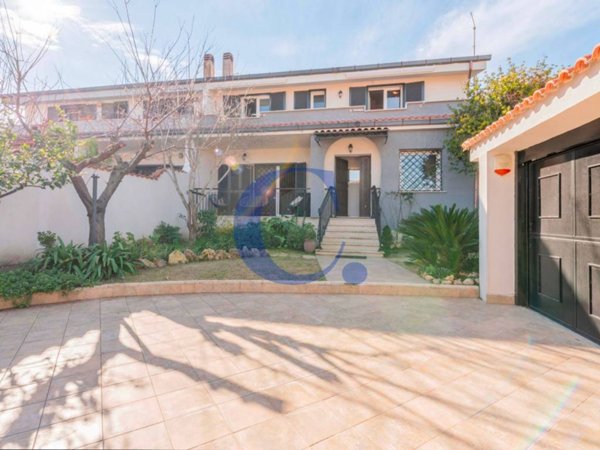 casa indipendente in vendita a Roma in zona Casal Palocco