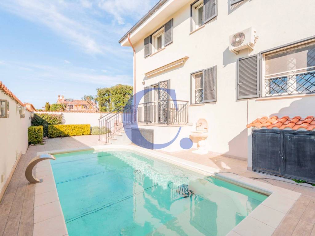 casa indipendente in vendita a Roma in zona Infernetto