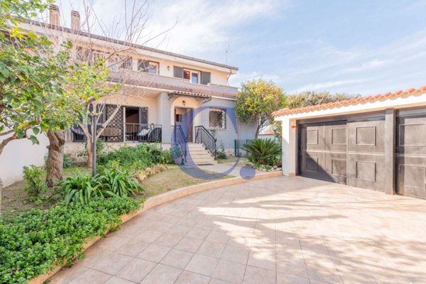 casa indipendente in vendita a Roma in zona Infernetto