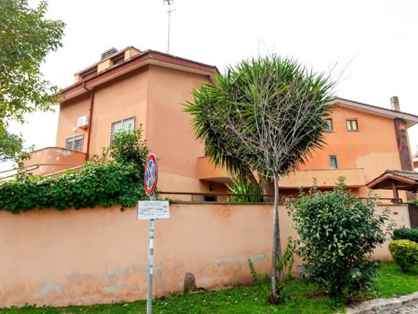 casa indipendente in vendita a Roma in zona Axa