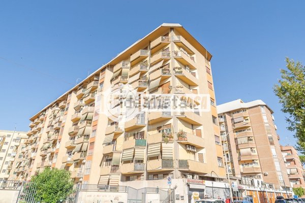 appartamento in vendita a Roma in zona Ostiense