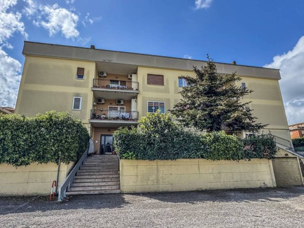 appartamento in vendita a Roma in zona Tor Bella Monaca