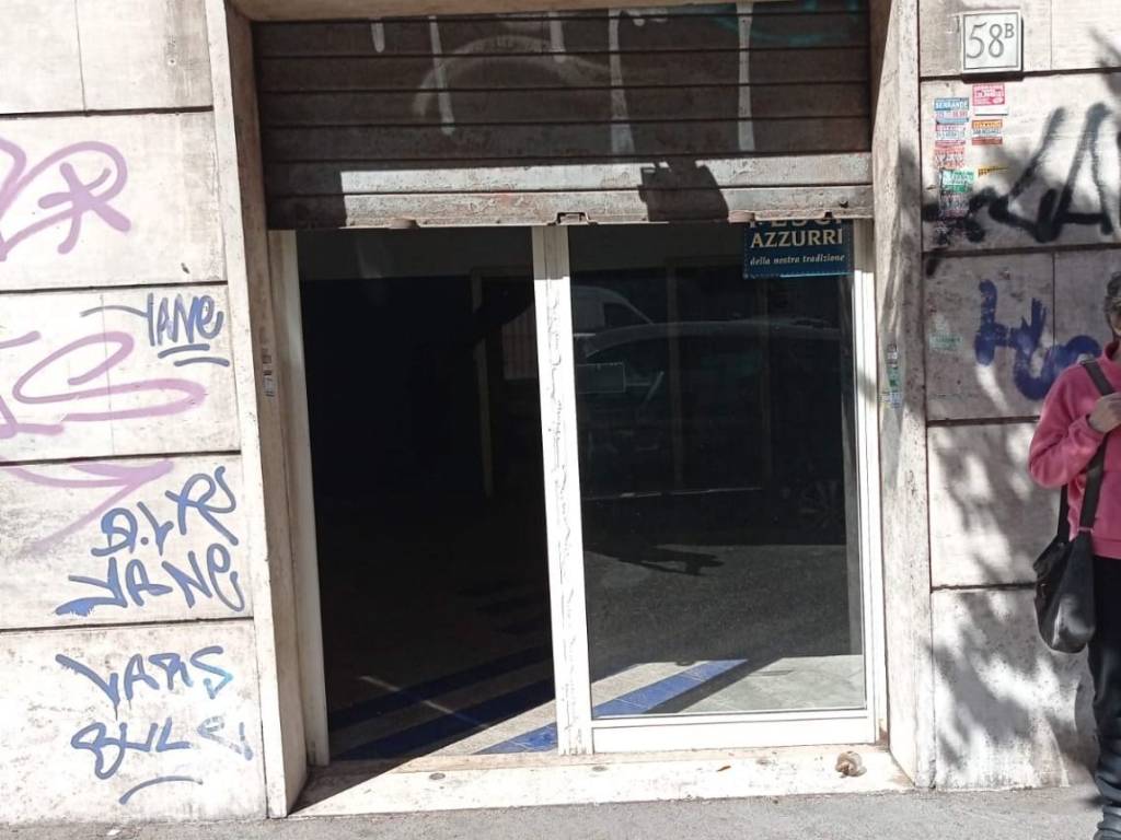 negozio in vendita a Roma in zona Ostiense