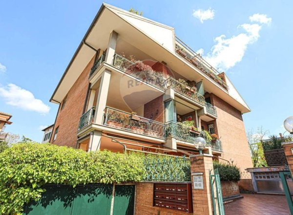 appartamento in vendita a Roma in zona Appio Pignatelli