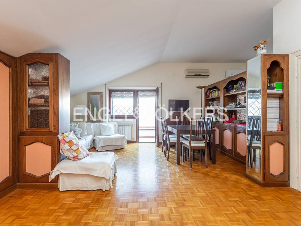 appartamento in vendita a Roma in zona Tor di Quinto