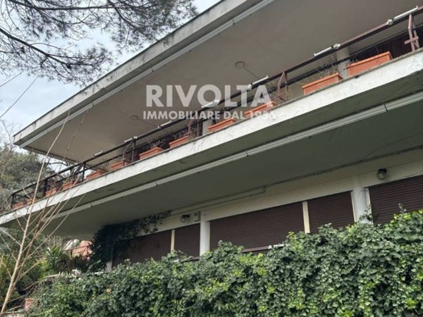 intera palazzina in vendita a Roma in zona Pantan Monastero