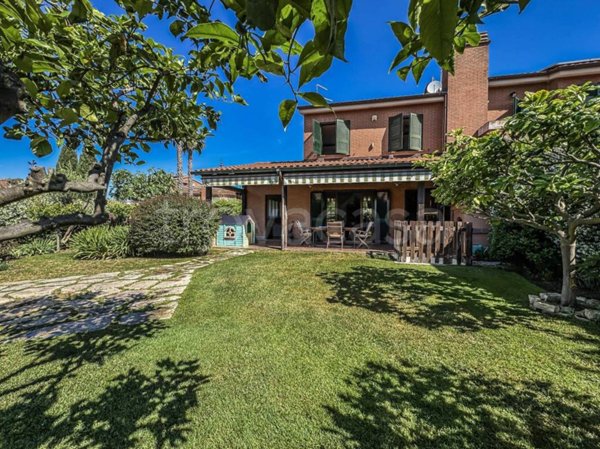 casa indipendente in vendita a Roma in zona Infernetto