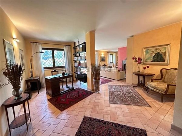 casa indipendente in vendita a Roma in zona Massimina/Casal Lumbroso