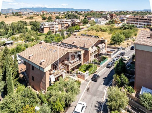 appartamento in vendita a Roma in zona Lunghezza