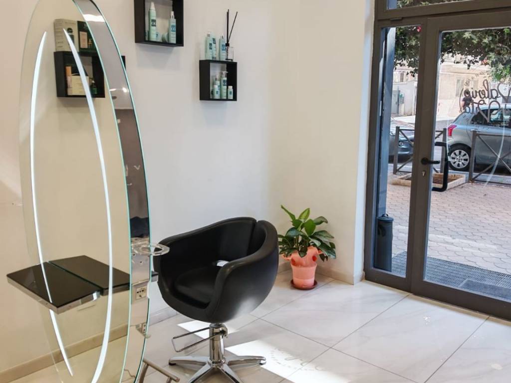 negozio in vendita a Roma in zona Cinecittà