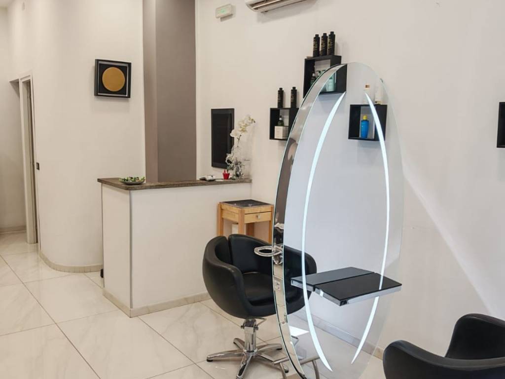 negozio in vendita a Roma in zona Cinecittà