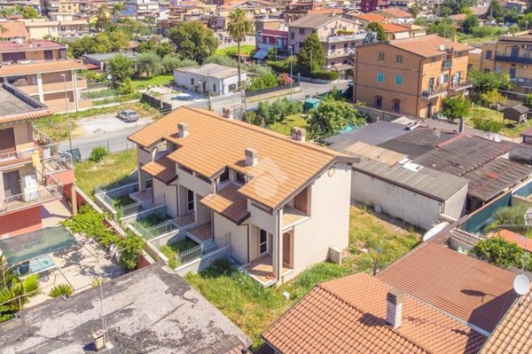 casa indipendente in vendita a Roma in zona Giardini di Corcolle