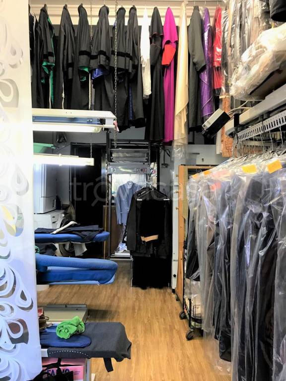 negozio in vendita a Roma in zona Rione Monti/Campitelli