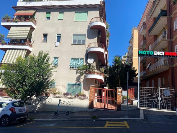 appartamento in vendita a Roma in zona Gianicolense