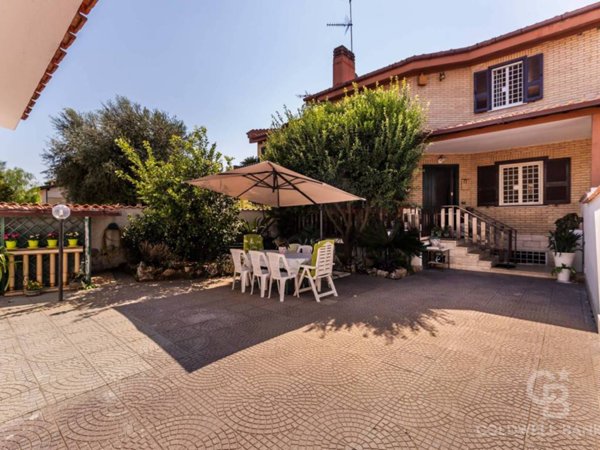 casa indipendente in vendita a Roma in zona Infernetto