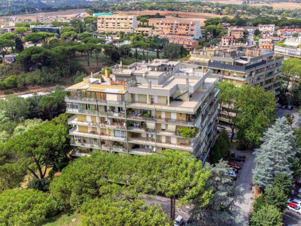 appartamento in vendita a Roma in zona Valle Muricana