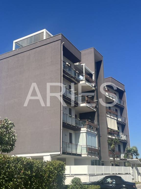 appartamento in vendita a Roma in zona Casal Palocco