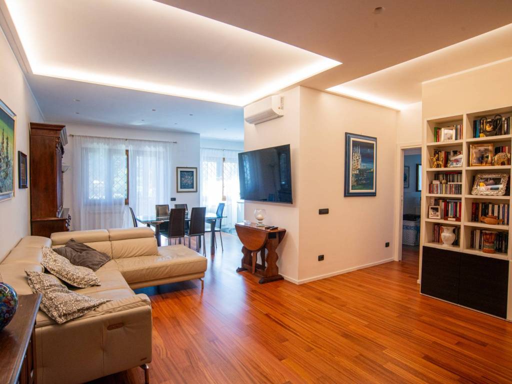 appartamento in vendita a Roma in zona Appio Latino